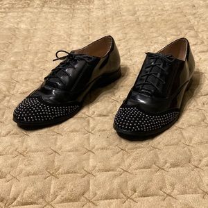 Women’s shoes black with diamonds studded toe